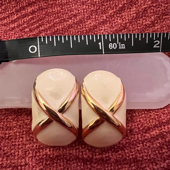 Vintage Gay Boyer Gold and Cream Enamel Clip on Earrings - Picture 4 of 6